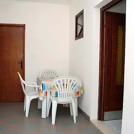Basina 4599c Apartamento Vrboska