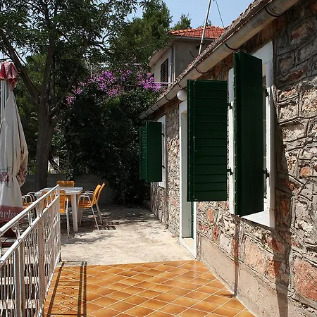 Basina 4599c * Vrboska
